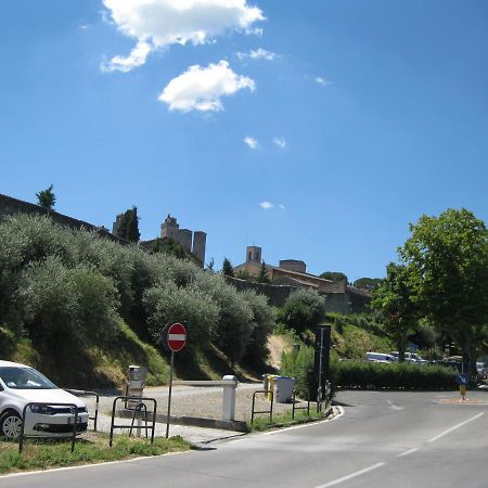 Sotto Le Mura Di Leonardo San Gimignano Esterno foto