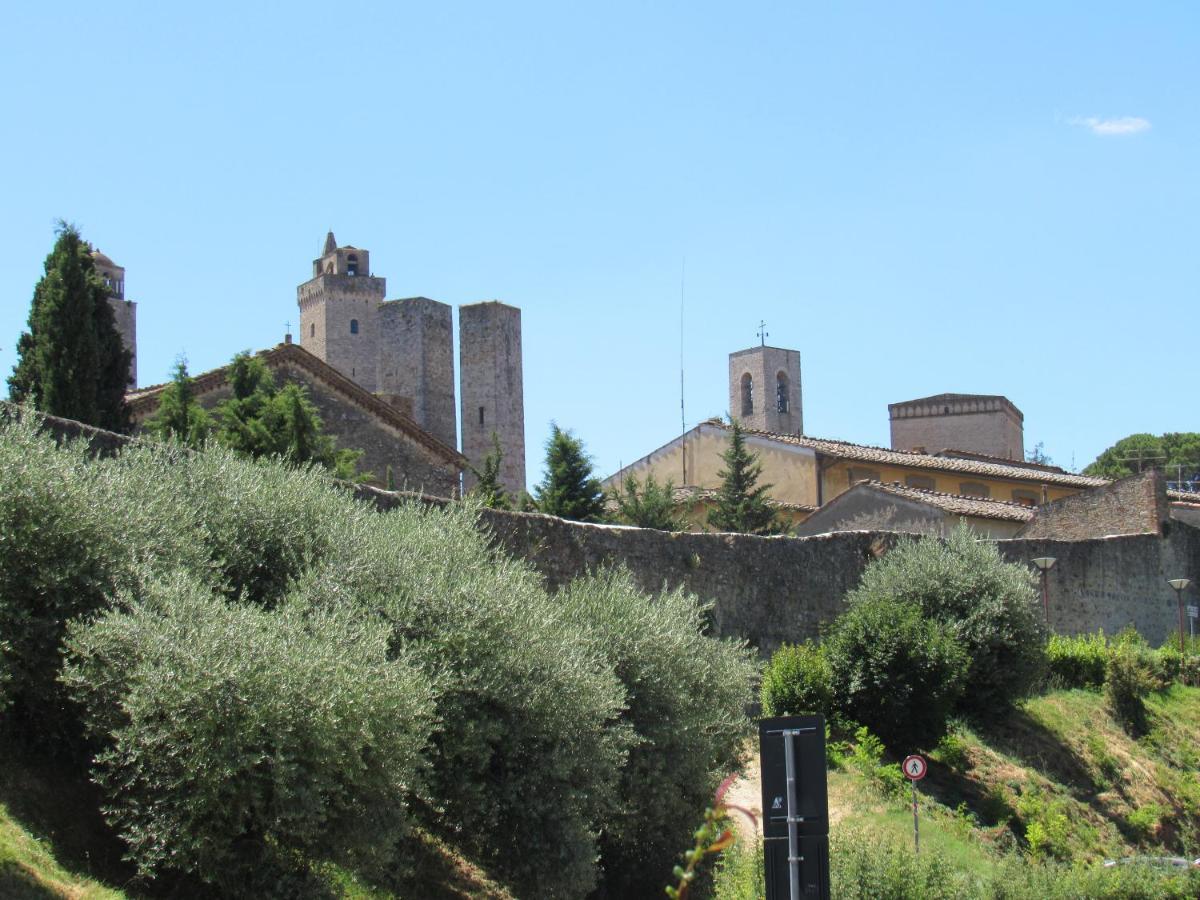 Sotto Le Mura Di Leonardo San Gimignano Esterno foto