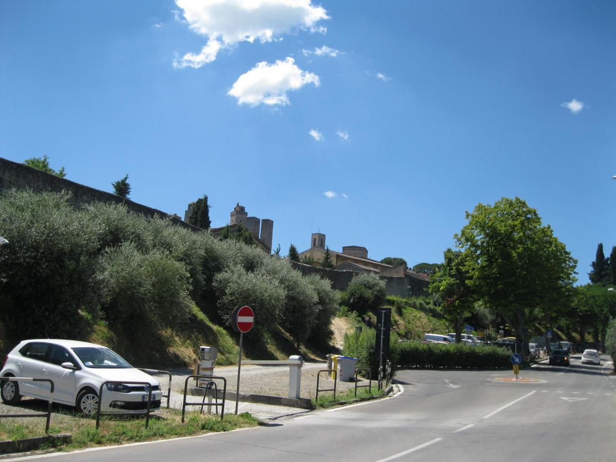 Sotto Le Mura Di Leonardo San Gimignano Esterno foto