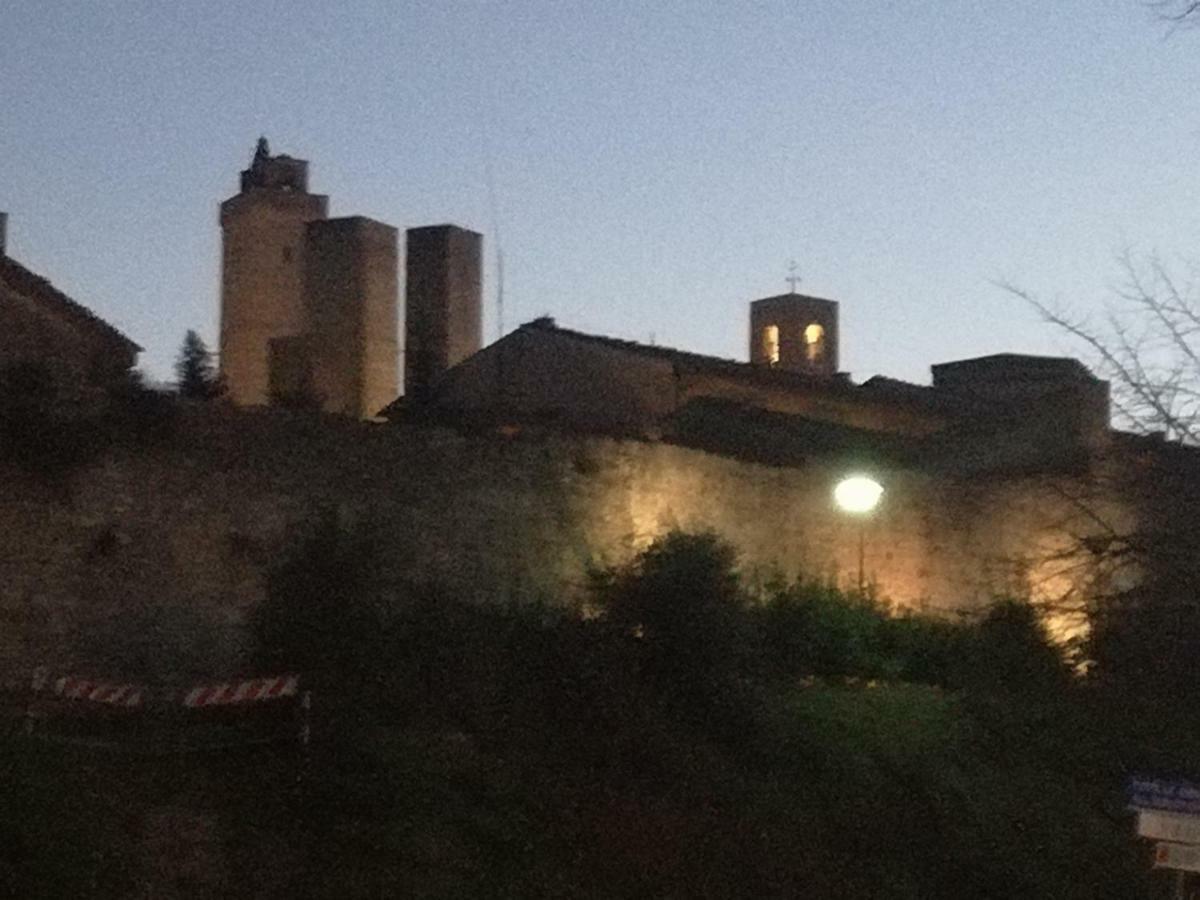 Sotto Le Mura Di Leonardo San Gimignano Esterno foto