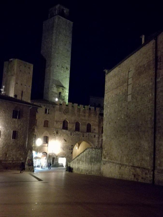 Sotto Le Mura Di Leonardo San Gimignano Esterno foto